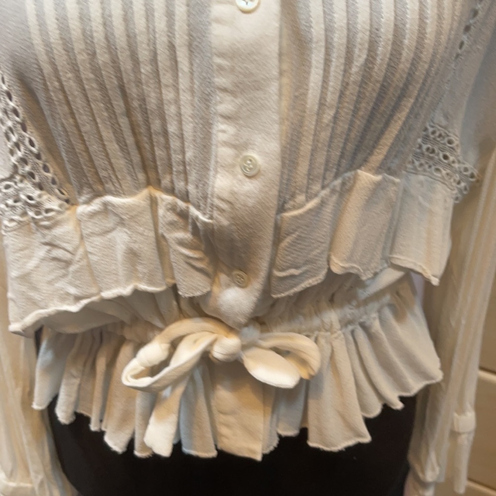 Cream blouse with embroidered detail - Picture 2 of 6